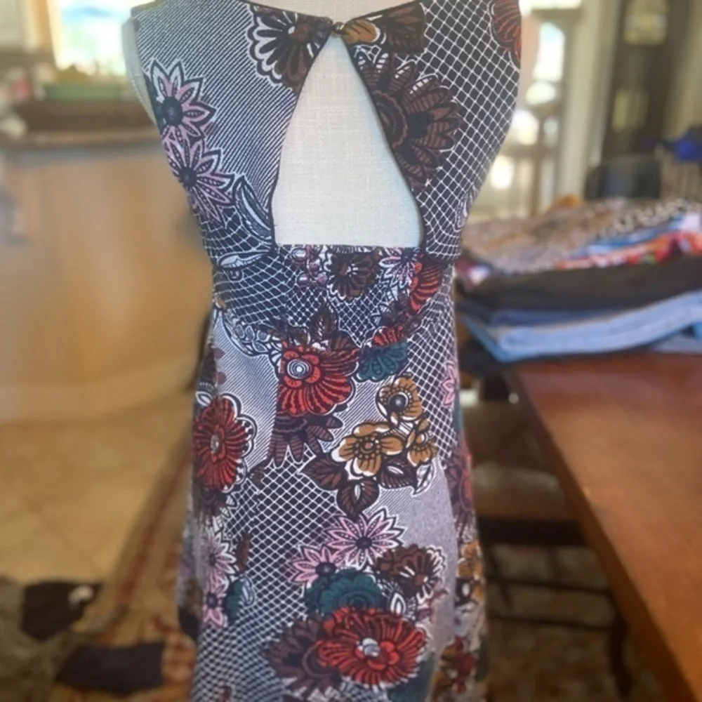 Maeve by Anthropology sleeveless dress‎ size XS floral, skater style skirt